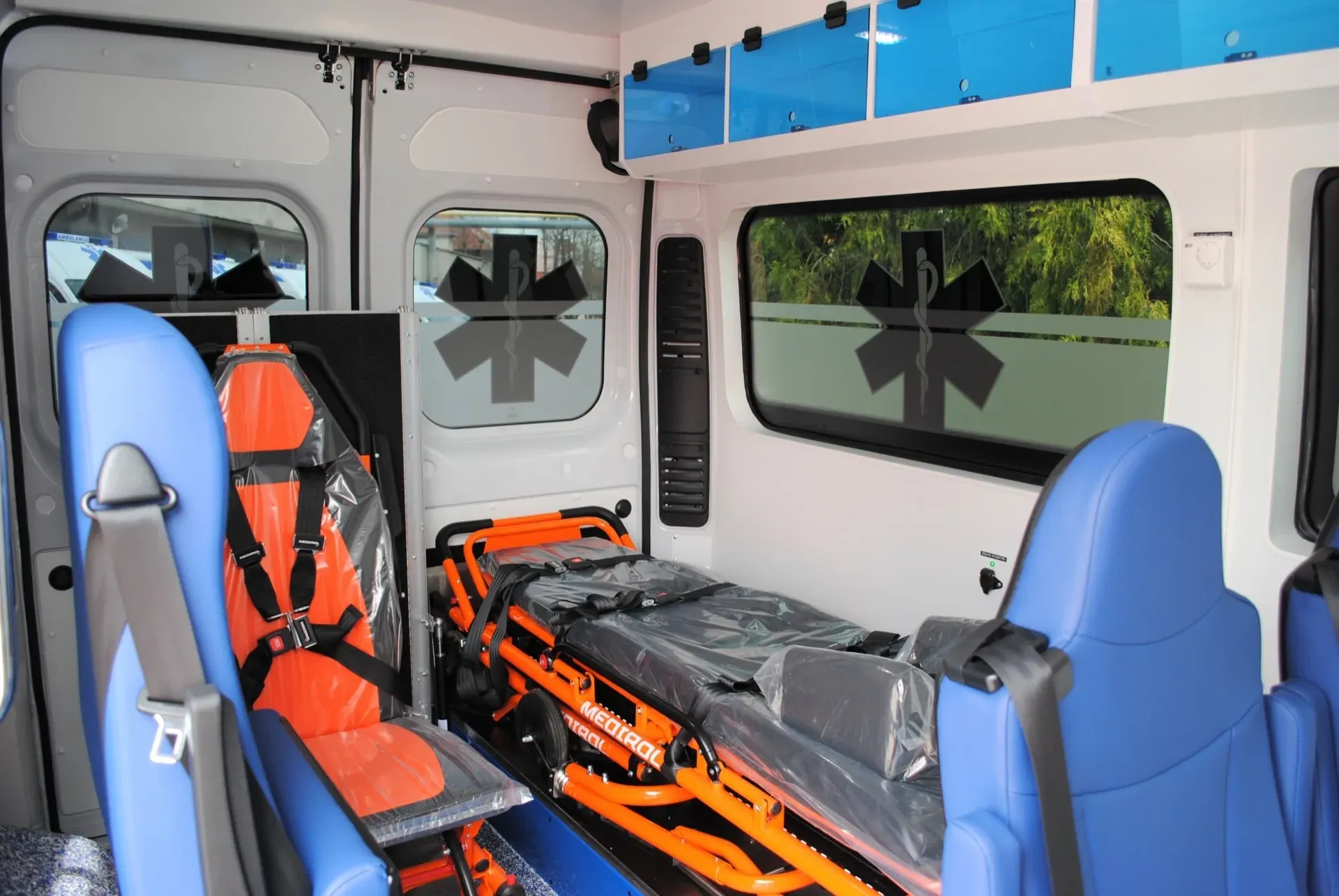 Nové sanitky pro kladenskou nemocnici - Kladno